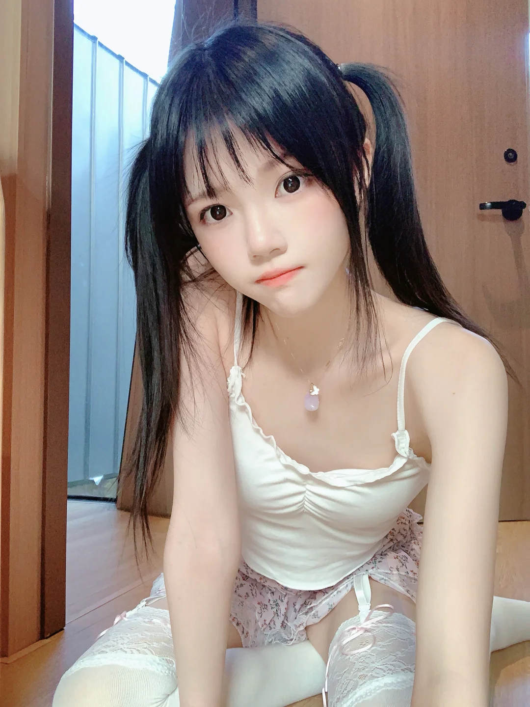 桜桃喵 - 碎花 自拍 [16P-84MB] tg@simisebaisi 【丝足阁】004.webp